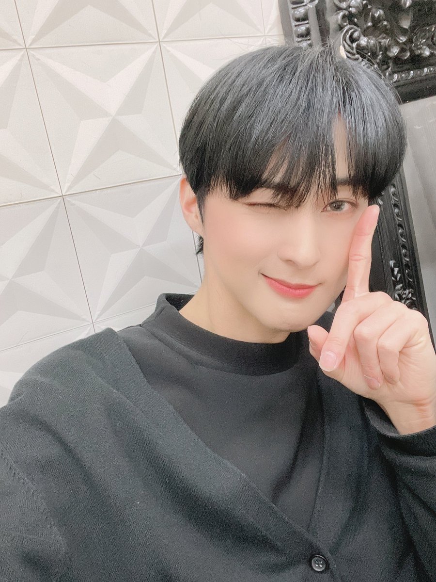 twt_VAV's tweet photo. [#ACE] 뱀즈 셀카 선물 🎁 💝 
오랜만에 우리 바브짹을 살려보자🔥❤️
#VAV #VAVACE #VAMPZ 
#love #teamo https://t.co/hClB1AeEUc
