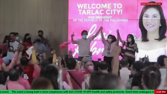 ronaldgem's tweet photo. LOOK: Tarlac City Mayor Cristy Angeles and Vice Mayor Aro Mendoza raise VP Leni Robredo's hands during her visit in the city to thank her supporters and volunteers.

Robredo is in Tarlac province for the 2nd dose vaccination of ~700 individuals from Aeta communities in Capas. https://t.co/E64tnpO3HE