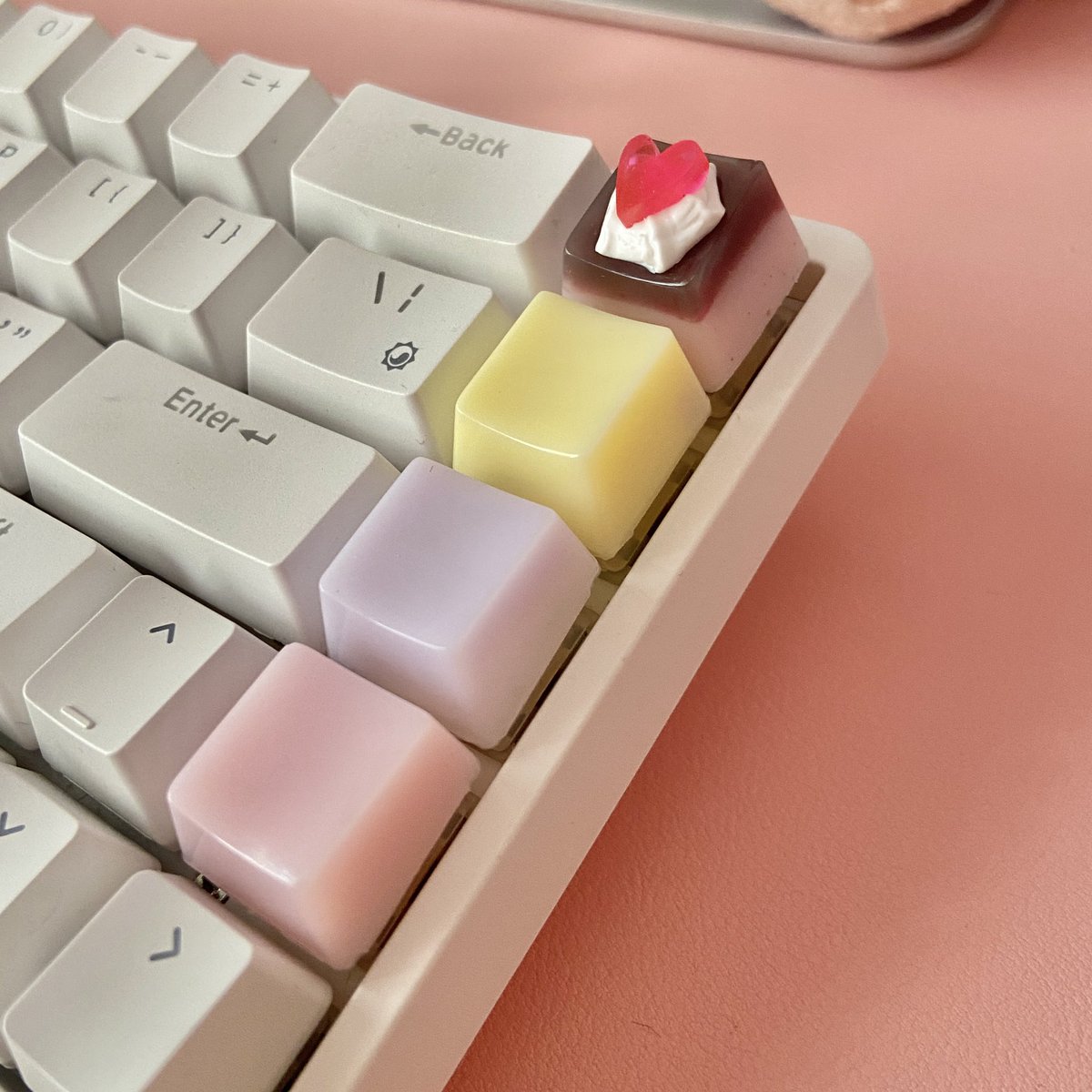 taechwecart's tweet photo. dessert keycaps are up on shopee!!
checkout with the link below💗

https://t.co/08xWwsZVCe https://t.co/5EDQgAk8jE
