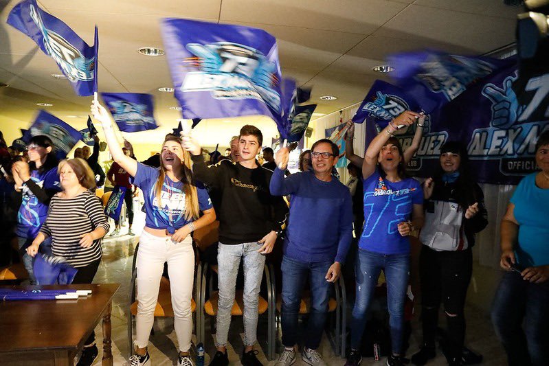 bluesquad73's tweet photo. Hoy hace dos años en el #MalaysianGP , #AM73 se proclamó campeón del Mundo de #Moto2 y nosotros lo vibramos así en Cervera 💙 🎯

#OnthisDay in 2019 @alexmarquez73 achieved his 2nd World Championship🏆🤩
📸 from Malaysia and Cervera!

#Winnershot #TheBlueGunners https://t.co/FctV62BnXQ
