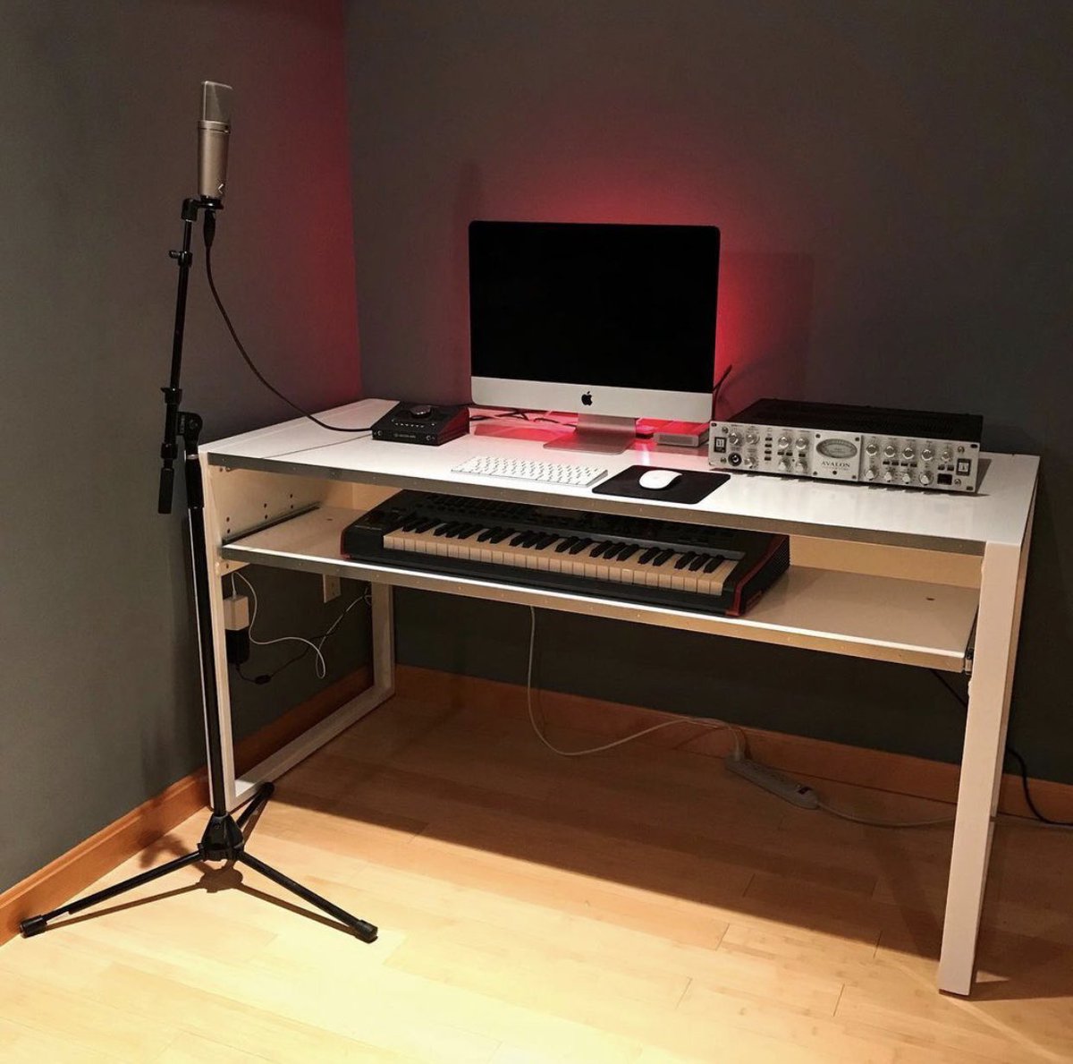 MusicFan_33's tweet photo. My home recording setup in 2020 (left) and 2021 (right) (after a few upgrades and updates) (microphone, microphone preamplifier, keyboard, and lighting). https://t.co/MateRSbMeu
