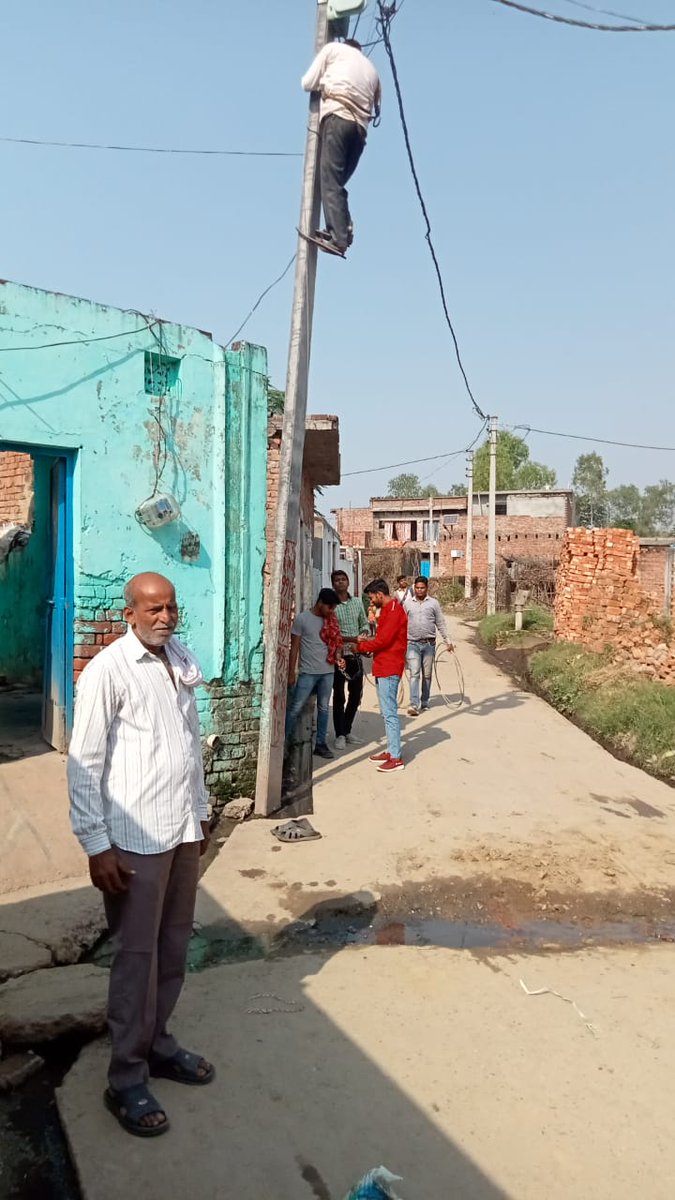 PVVNLSAHARANPUR's tweet photo. Door to door dastak abhiyan on dues and Notice distribution #OTS2021 under EDD Behat SRE.
@UppclChairman @mduppcl
@UPPCLLKO 
@MdPvvnl @PVVNLHQ
@1912PVVNL @Chief_SRE_Zone https://t.co/PWPHEzfx6B
