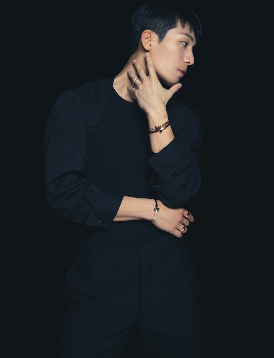 DazedKorea's tweet photo. FOR US STYLED BY T #협찬

모든 것은 다음과 같은 원칙에서 출발했다. 위하준을 위해, 티파니의 스타일을 위해.

#TiffanyAndCo #StyledbyT #티파니 #TiffanyT1 #JeanSchlumberger #티파니T1 #위하준 #WiHajun 

더 많은 화보와 기사는 <데이즈드> 11월호에서 만나볼 수 있습니다. https://t.co/TqWoqTJyBz