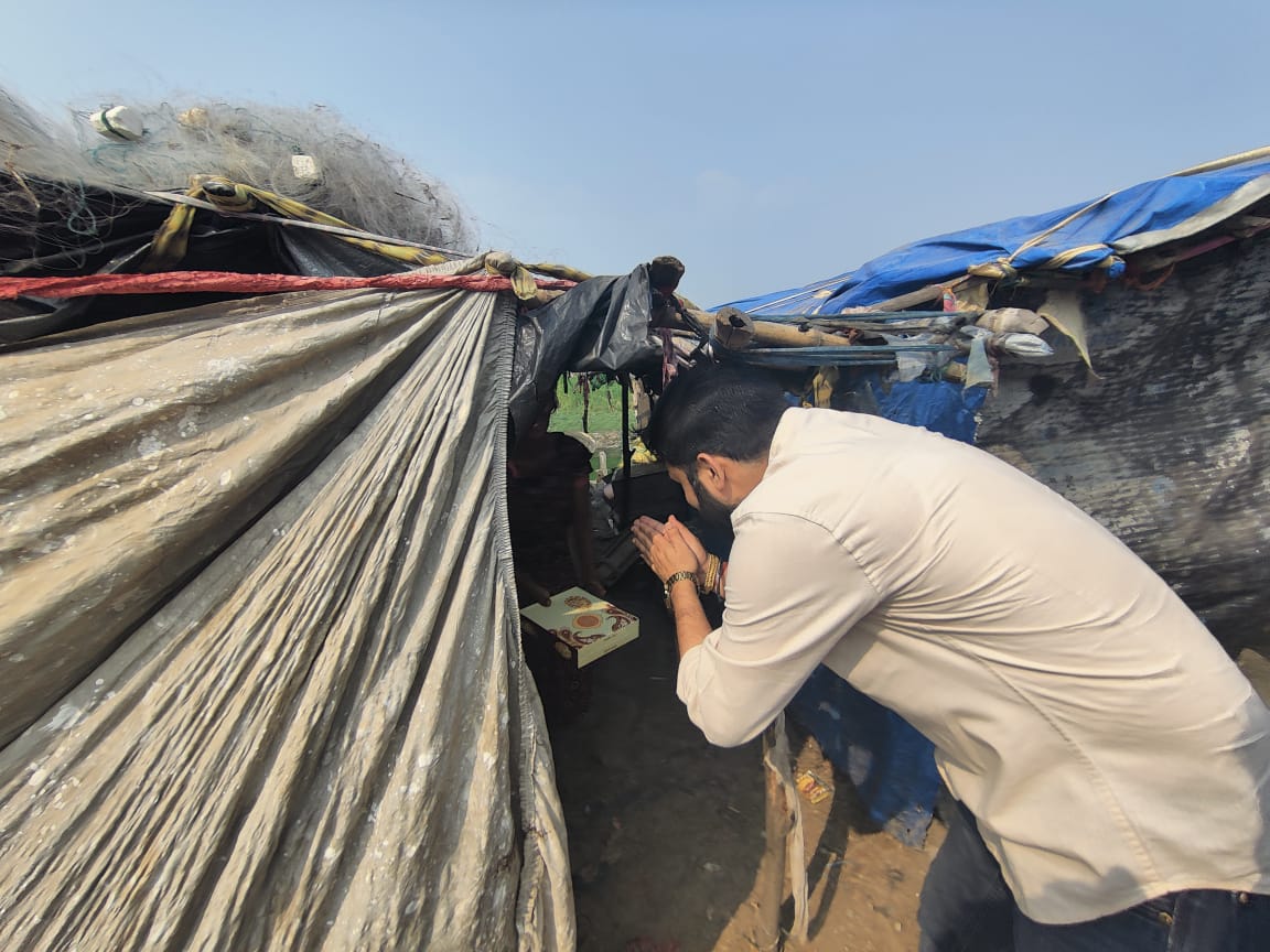 BJYMVasaiVirar's tweet photo. धनतेरस के शुभ अवसर पर टीम #आनंदाची_दिवाली के द्वारा जरूरतमंदों को मिठाई और फराल का वितरण प्राथमिक आरोग्य केंद्र झालावाड, हनुमान नगर नालासोपारा, स्टेला वसई में वितरण किया गया! https://t.co/LGTOYNXO7S