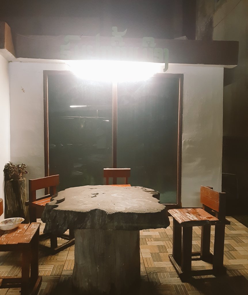 ຕອນແລງໄຜຊິໄປຮົມຢານຳແນ່ ແຖວ11ແຍກ ສະຫວັນະເຂດ ເຈີກັນ