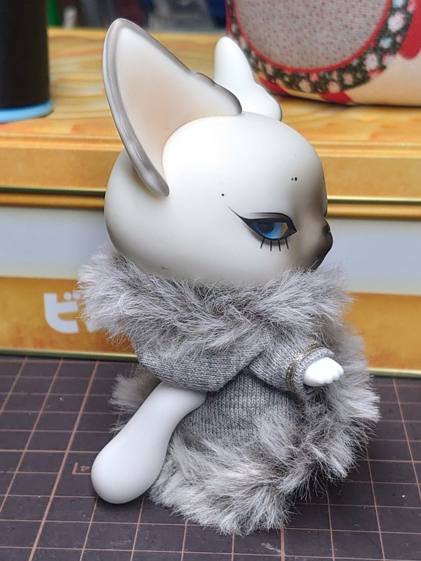 Simlacrum_F's tweet photo. ✂️本日のお針子🧵
もっふもふパーカーも仕上げてみました。
襟元に金のボタンを付けたけど、もふもふに埋もれてしまって目立たんな……😅
もふもふゴージャス✨
#月夜見街の手仕事
@DearMineDoll
#DearMine #dearminedoll
#디어마인 #Dear_sesame #Dear_beans https://t.co/uW3VRgTdNT