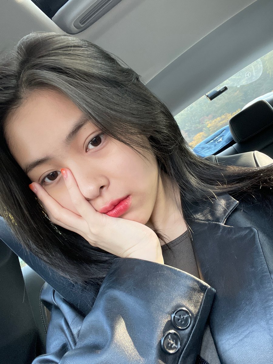UNIVERSEITZY's tweet photo. [03:19 pm KST] 🐱📸 https://t.co/E0fCCvzvh6