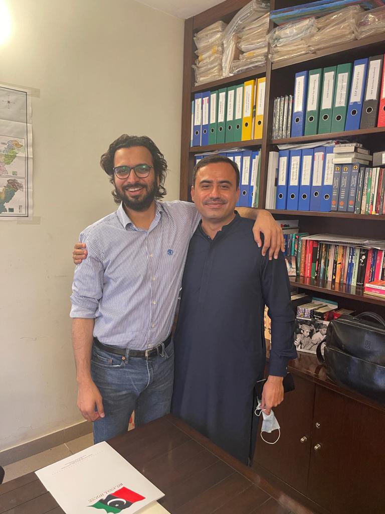 adil_ali89's tweet photo. We surely stand with @JunaidSaleemJD who stands with & for everyone in party.
Man like @HaleemAdil is nothing to talk about people who work for democracy & people supremacy as he took birth under dictatorship.
#WeStandWithJunaidSaleemJD
#ShameOnYouHaleemAdilSheikh
@SassuiZafar https://t.co/odAEXrxGzb