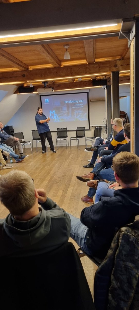 Day 1️⃣ <a href="/fhhwz/">HWZ Fachhochschule</a> #HWZdigitalfinance Studytour 🔥 Startschuss mit Mark Chardonnes @innofactoy_ag. Super spannend, was in der Hauptstadt im Bereich #DigitalFinance #Toeknisierung etc passiert.