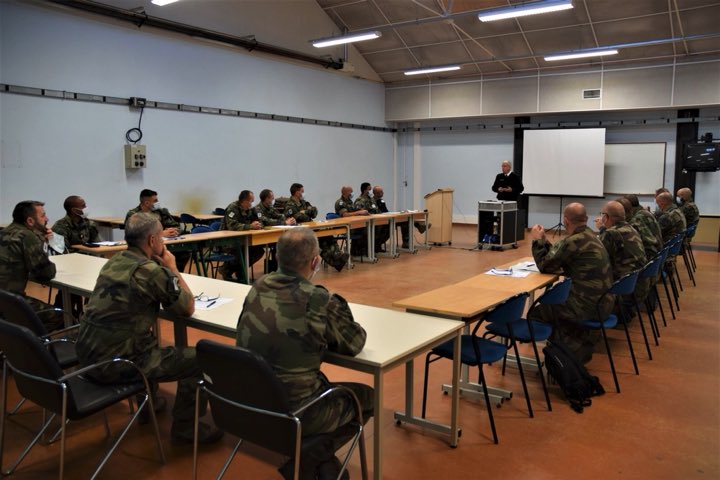 CommandementALT's tweet photo. #COMLOG #7BB #ECOMAT #SIMMT #SMITer #BFA Journée de lancement du grenelle de la filière professionnelle mobilité terrestre : Échanges riches et collaboratifs pour cette journée avec des représentants d’unités variées (mêlée, appui, logistique et matériel) à l’école du matériel. https://t.co/gB6S4trDIY