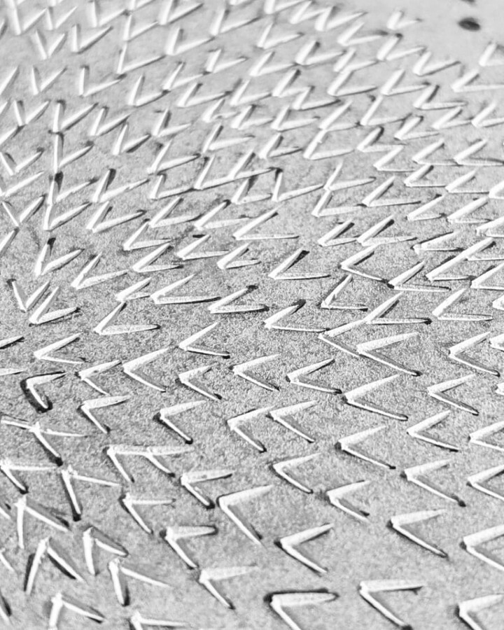 RoseandHen's tweet photo. Day three of #MeetTheMakerWeek by Joanne Hawker Design &amp; Illustration is detail. Love zooming in on the details, and you can't get closer up than this shop of Sunflower and Bee Linocut plate. It's got lots of detail, particularly on the center. It's such… https://t.co/xpCtZwurv1 https://t.co/o9ZkYB6ASP