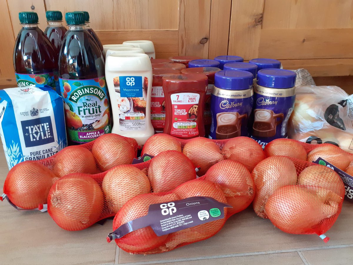 KlassPta's tweet photo. A big thank you to our local @coopuk in #Roffey for their delicious donations for our fireworks night tomorrow ☕️ 🧅 🧃 🍫 https://t.co/bwCE0BzltF