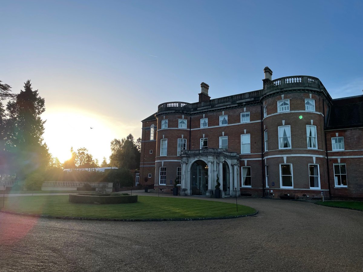 oakleyhall's tweet photo. A beautiful way to start the day βοΈ
#hotel #restaurant #sunrise #countryside #countrymanor #awardwinning #staycation #offer #offeralert #morning #wakeup #hampshire #basingstoke #deane #oakley https://t.co/jt79DczSur