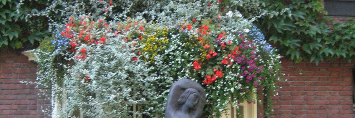 GDijkhuyzen's tweet photo. @LeslieMarshall  they don't deserve a minute of your time! Millions listen/watch you including my entire family! Our balcony of flowers for you!(Mummy planted all of it!)You are smart&amp; beautiful!Keep up the good work! https://t.co/rsdxhgDz0N