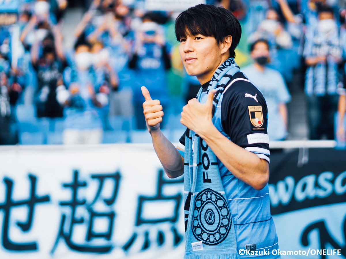 GoalJP_Official's tweet photo. 背番号 1⃣8⃣ と 2⃣5⃣

セレモニーで #田中碧 のユニフォームを着用した #脇坂泰斗 (#旗手怜央 は #三笘薫 のユニフォームを着用) は…

「直接頼まれたわけではないが、一緒に戦ってきた選手の思いを背負ってやっているので、そういう気持ちで着させてもらった」

詳しくは👇
https://t.co/yHENFIdst0 https://t.co/lQnrBNe1HZ