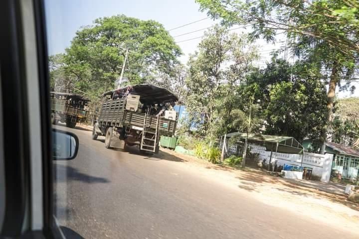 Haruonchill's tweet photo. Massive Junta troops raided the yard in NyaungNhaPin Industrial Zone in #Yangon’s #Hlegu town at 6am on Nov2 after tip-off that PDF members residing there and forcibly ABDUCTED the wife of owner and two workers in handcuffs on pretext of finding weapons. 
#WhatsHappeningInMyanmar https://t.co/jNlZFezAtE