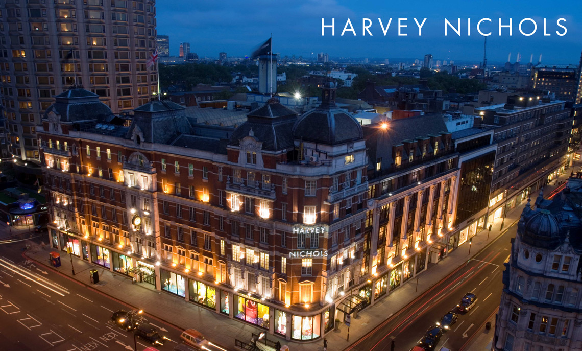 SVL_couriers's tweet photo. Morning - traffic is shocking this morning around London but all drivers are on the road and delivering to some interesting places today.  Shame my driver hasn't got the time to pop in and pick up a few bits for me. #harveynichols #courierservice #delivery #trackingsolutions https://t.co/xNWTHXddK2