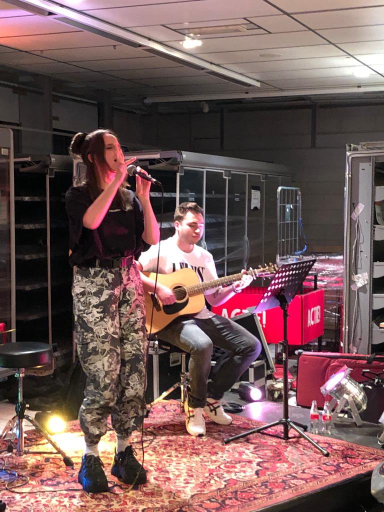 Wouter_Bollen's tweet photo. Ondernemers avond van @SintAnthonisNB was gisteravond perfect ondersteund door ondernemersgoeroe @Bobhutten en muzikaal omlijst door Sanne de Jong. https://t.co/ST15tWwHCq
