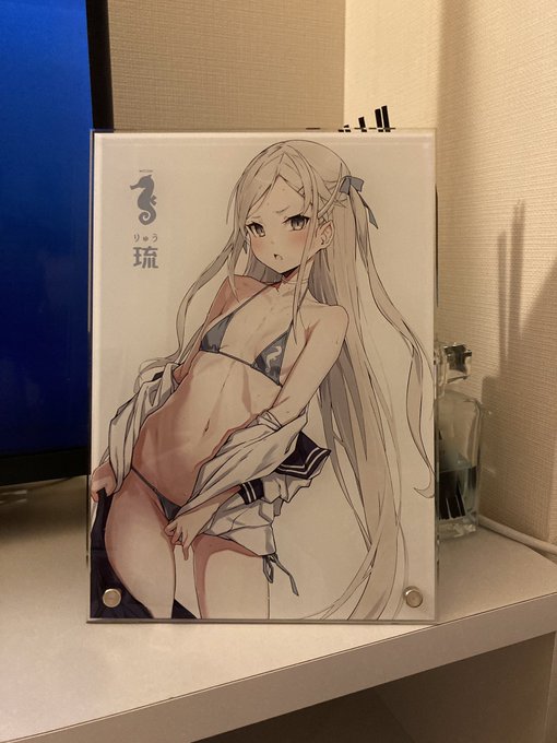 小鳥遊先生(@KEI_takanashi )の琉ちゃんのアクリルスタンドとどいた♢♦︎
色味もイラストも美しくてこれはインテリアになる…綺麗! 