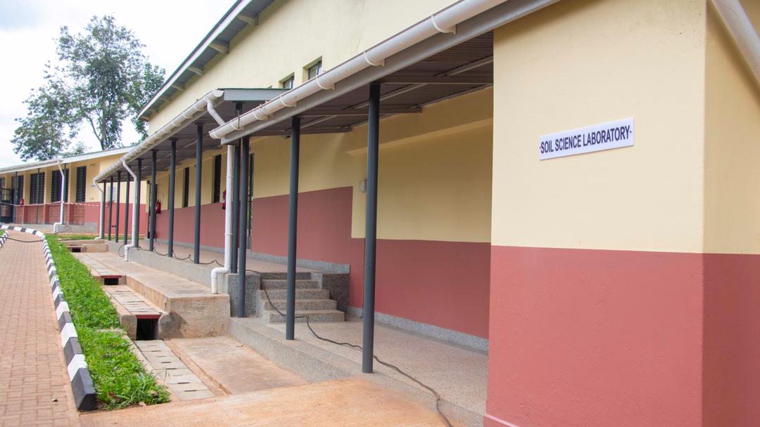 MoESWorldBankUG's tweet photo. #TVETReformsug. Enrol at Bukalasa Agricultural College and gain internationally recognised skills in Agriculture. The new infrastructure at the College, provided through #USDP with #WorldBank support are a class apart. @Educ_SportsUg @KomugishaOlivia @andywalkerUG @TVETuganda https://t.co/7UqZM8cM5x