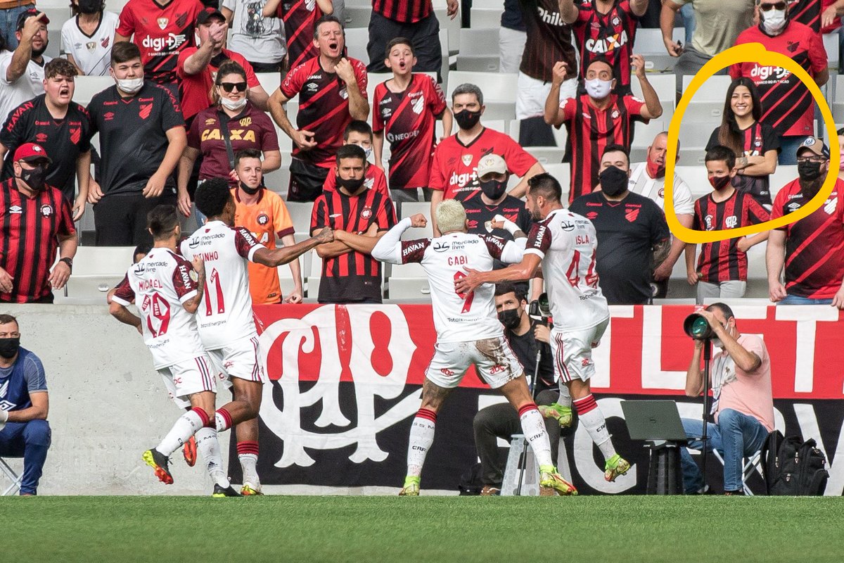 PdTorcedor's tweet photo. Tinha uma flamenguista infiltrada na torcida do Sintético Paranaense. Kkkk

#Flamengo #Mengao #MaisQuerido #Fla #CAPxFLA https://t.co/cPL2VCMLKJ