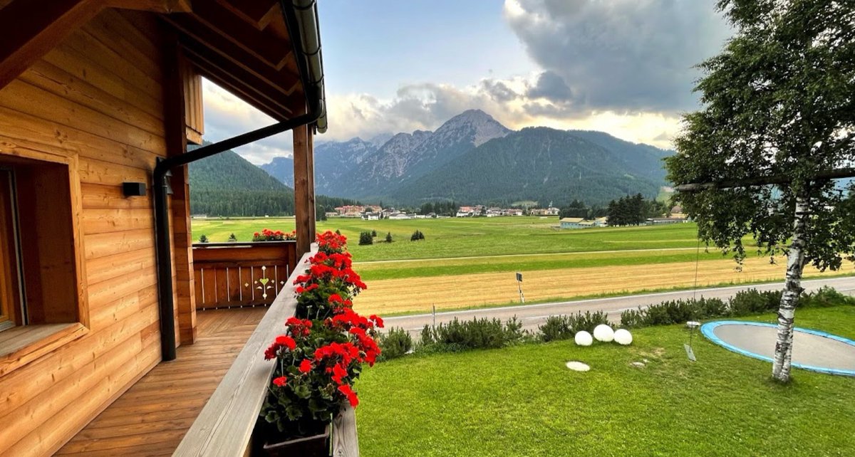 i_Alsuliman_'s tweet photo. #ايطاليا 🇮🇹

Hotel Rosengarten
فندق واجنحه باطلالات رائعه😍
قريبة من حدود #النمسا 🇦🇹 ومن سنتر مدينة #سان_كانديدو 5 كم 🇮🇹

اكبر جناح يتسع لعدد 6 اشخاص

رابط بوكينج 👇🏻 التقييم 9️⃣
 https://t.co/8c2WnQTMR3 https://t.co/Zk17PLKbnm