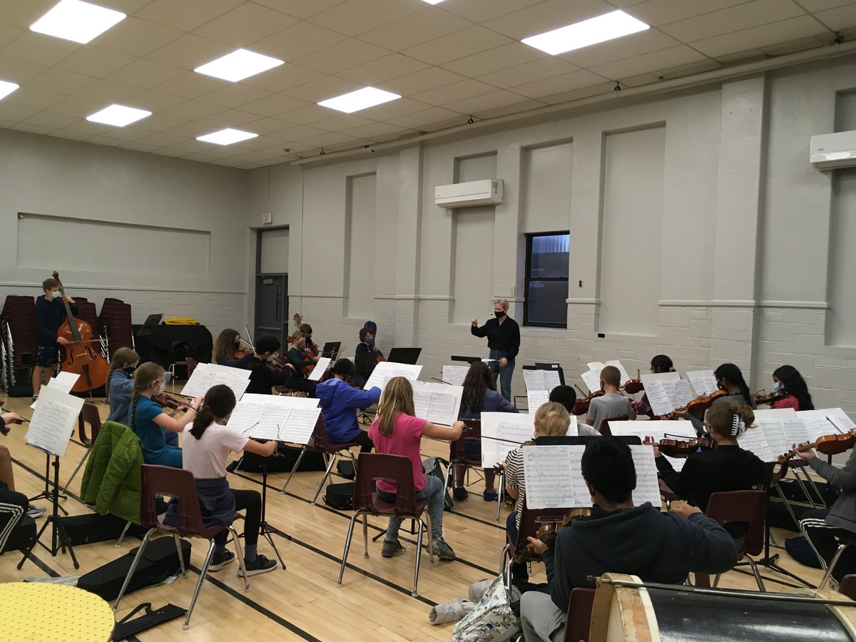 MiPhilYO's tweet photo. Michigan Philharmonic Conductor Nan Washburn led a great rehearsal Mendelssohn with our Sinfonia ensemble last night. Sinfonia will perform a Side-by-Side at the Michigan Philharmonic "M&amp;M's - Mendelssohn &amp; Myers" concert on November 12th at Our Lady of Good Counsel. https://t.co/C56ZHH64Hk