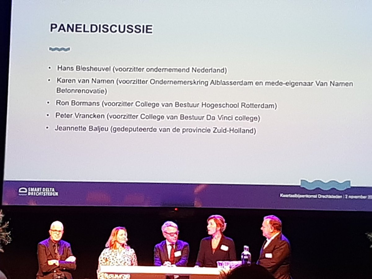 toostenrijk's tweet photo. Een spetterende start van #SmartDeltaDrechtsteden met een inspirerende toespraken, boeiende toekomstbeelden van #Mecanoo en #West8, een levendige paneldiscussie. Ook het nieuwe beeldmerk mag er zijn, sterk! https://t.co/nC7E6viYiK