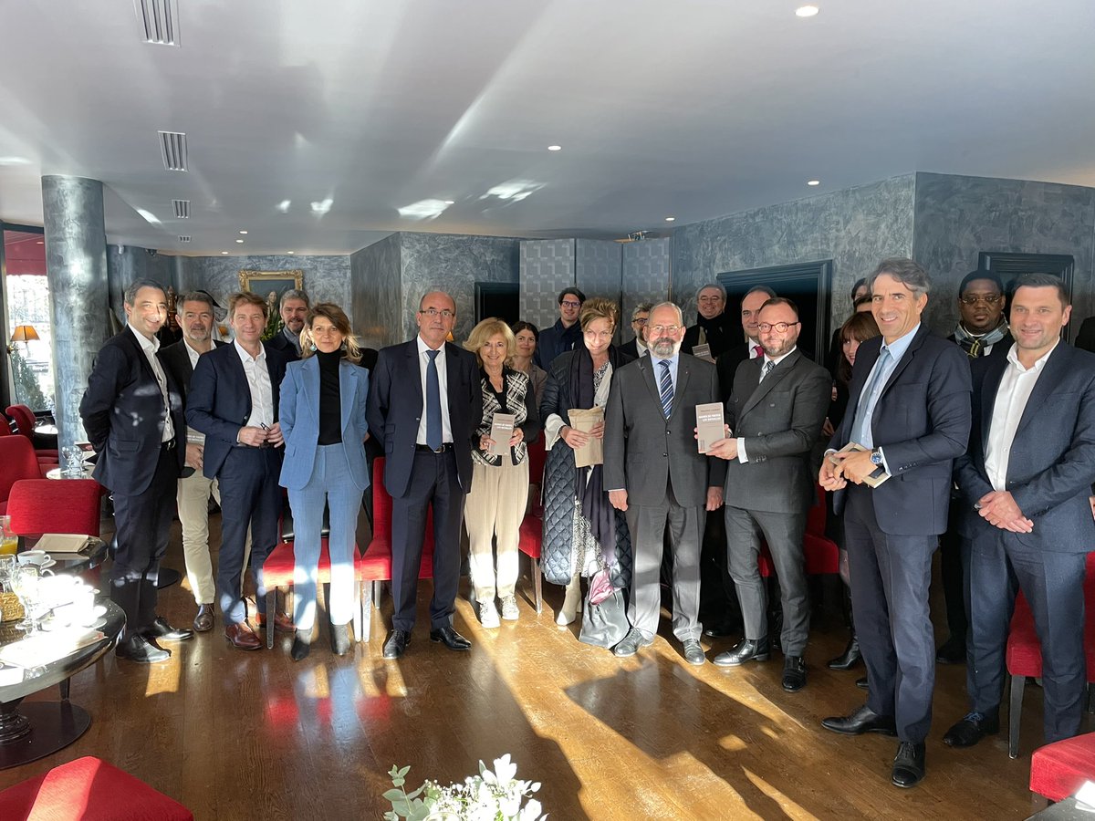 laurent_sceaux's tweet photo. Ce matin, devant les « Acteurs du Grand Paris », je rappelle, comme @gerard_larcher dans la préface de mon livre : qu’il convient d’introduire plus de confiance, plus souplesse et de différenciation dans notre organisation territoriale #AMFQuiNousRessemble https://t.co/xO1SE63R9i