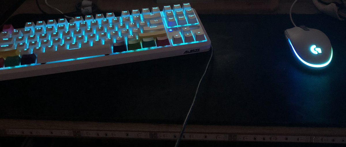 katematu's tweet photo. Feeling light blue 🤣

 #gamer #ApexLegends #StreamerCommunity #streamer #streamergirl #twitch #gaming #mouse #keyboard #Chubby #chubbystreamer #fat #bbw https://t.co/AouQmq7d2b