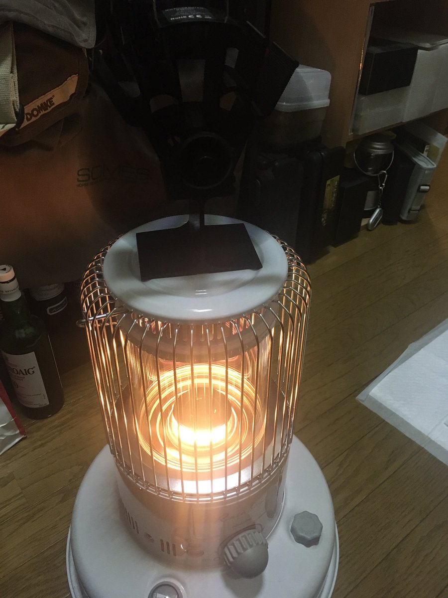 kodapp's tweet photo. 寒い…もう我慢しない。ストーブ点火。 https://t.co/VnrZ99DWOm