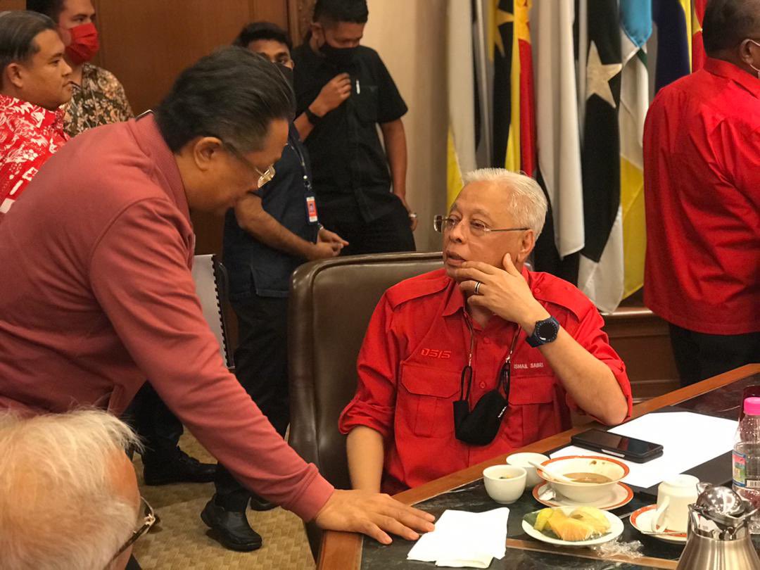 DARDOfficial's tweet photo. Diskusi pilihanraya Melaka pasca mesyuarat Majlis Tertinggi UMNO. Semoga segala perancangan direstui Allah.

#KestabilanDemiKemakmuran
#StabilityForProsperity https://t.co/F9wsedFiLX