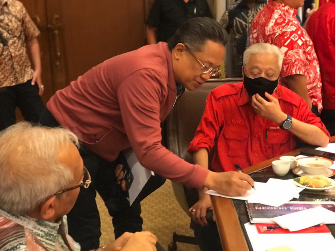 DARDOfficial's tweet photo. Diskusi pilihanraya Melaka pasca mesyuarat Majlis Tertinggi UMNO. Semoga segala perancangan direstui Allah.

#KestabilanDemiKemakmuran
#StabilityForProsperity https://t.co/F9wsedFiLX