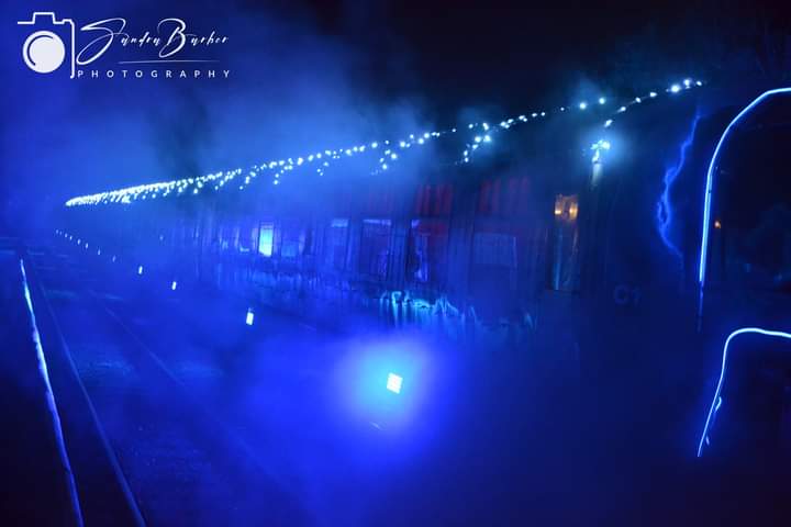 SandraBarberPh1's tweet photo. #LightSpectacular on @nymr October 21 @ThisCoast @northyorkmoors love the effect of the lights and steam together @steamtrainphots @bekbythesea @spanswicktweets @NYMoorsTourism #LevishamStation @GHLevisham Loving life in North Yorkshire 😃 Sandra @Sherb187 https://t.co/CDy1pEOSD3