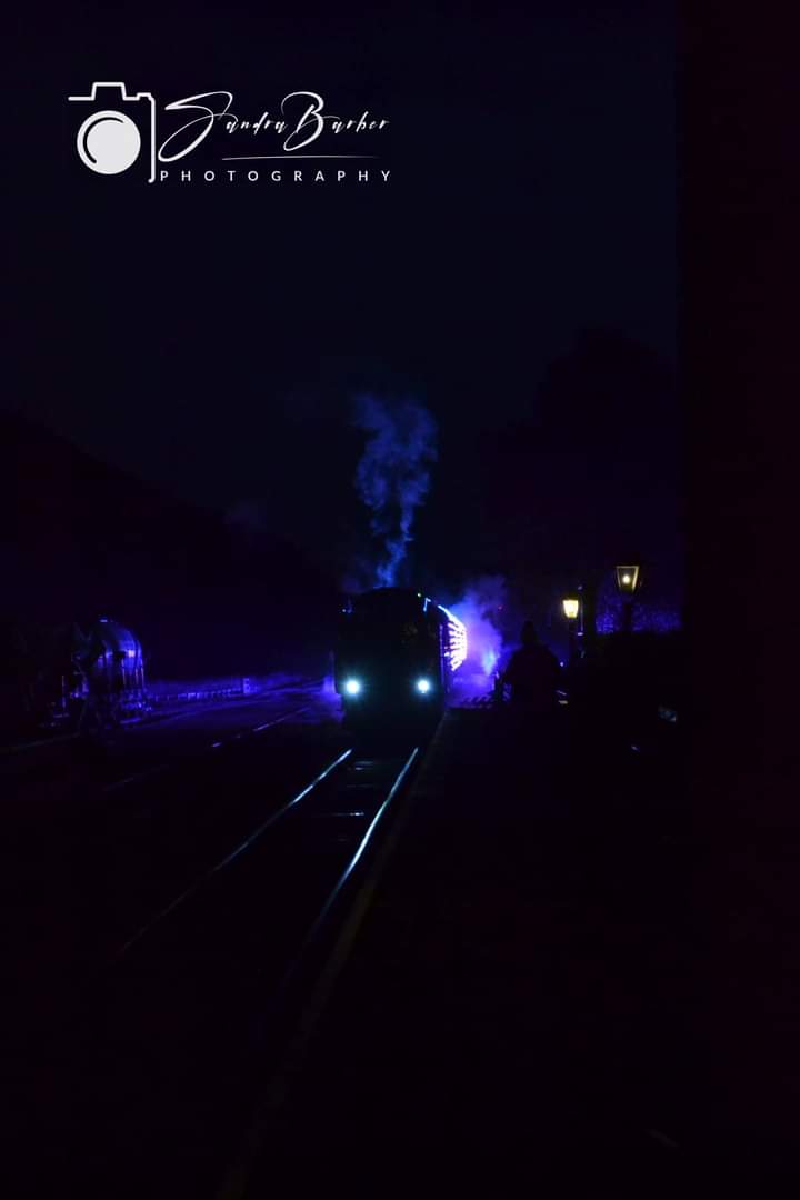SandraBarberPh1's tweet photo. #LightSpectacular on @nymr October 21 @ThisCoast @northyorkmoors love the effect of the lights and steam together @steamtrainphots @bekbythesea @spanswicktweets @NYMoorsTourism #LevishamStation @GHLevisham Loving life in North Yorkshire 😃 Sandra @Sherb187 https://t.co/CDy1pEOSD3
