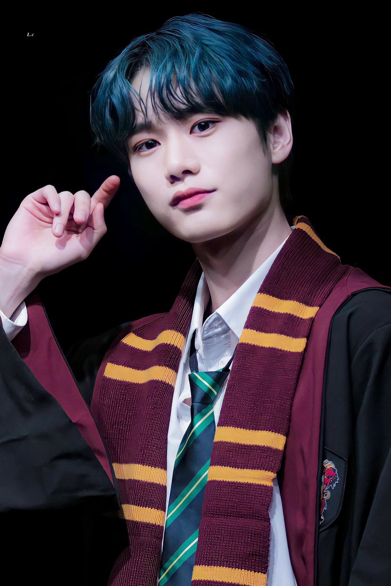 _Lune_com27's tweet photo. •₊˚
𝟐𝟏𝟏𝟎𝟑𝟎

그리핀도르에는 예쁜 룬이도 있어요!!♡ ´‐

#룬 #LUNE #ルン #정성민 #성민 #SEONGMIN #ソンミン #다크비 #DKB #labellelune @DKB_BRAVE https://t.co/KBifNQeArQ