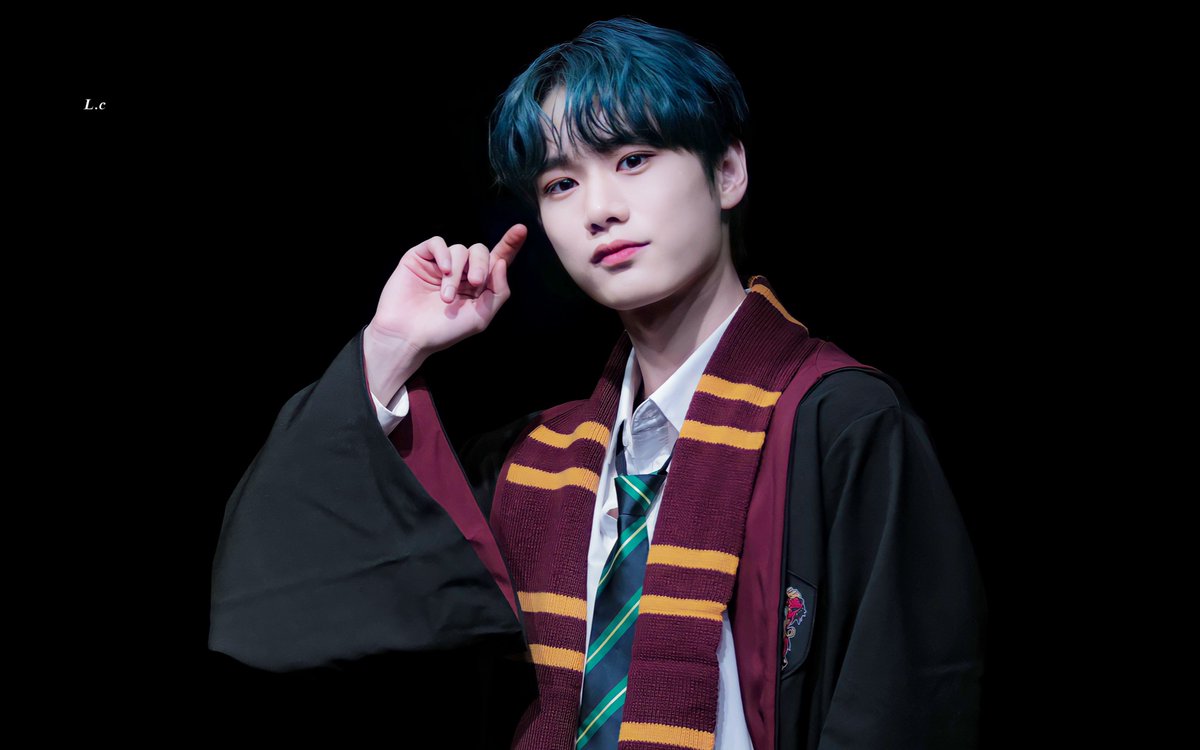 _Lune_com27's tweet photo. •₊˚
𝟐𝟏𝟏𝟎𝟑𝟎

그리핀도르에는 예쁜 룬이도 있어요!!♡ ´‐

#룬 #LUNE #ルン #정성민 #성민 #SEONGMIN #ソンミン #다크비 #DKB #labellelune @DKB_BRAVE https://t.co/KBifNQeArQ