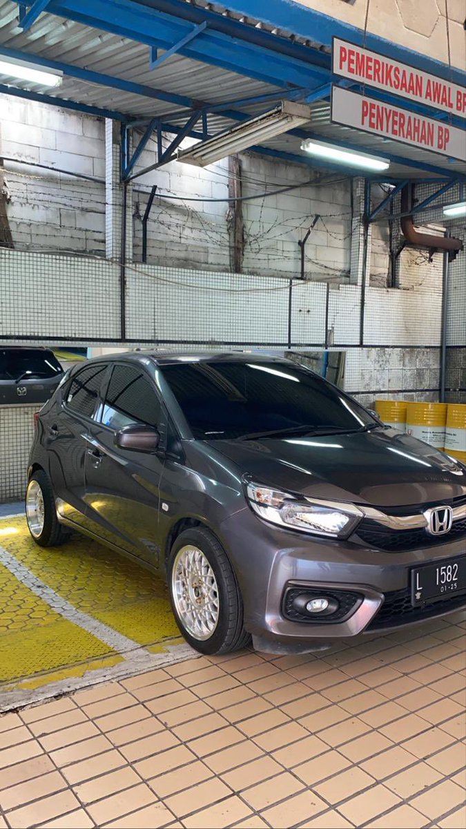 SullivanAkbar's tweet photo. Do your magic guys, Mohon Infonya barangkali terlihat orang ini tolong bisa info ke saya karena beliau menggelapkan Mobil saya, dengan ciri2 sebagai berikut lanjut… #doyourmagic https://t.co/P1kiiV2nmg