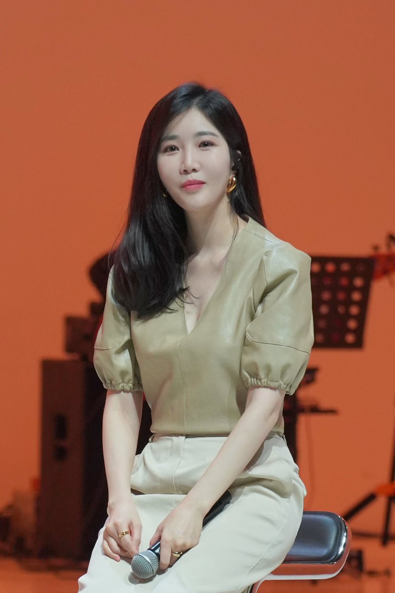 officialDAVICHI's tweet photo. [📸] 다비치 (DAVICHI) - it’s KPOP Live Behind Photo

#다비치 #DAVICHI
#이해리 #LEEHAERI
#강민경 #KANGMINKYUNG
#나의첫사랑 #FirstLoss
#다비치_나의첫사랑 #DAVICHI_FirstLoss https://t.co/cg5OpVBsAW
