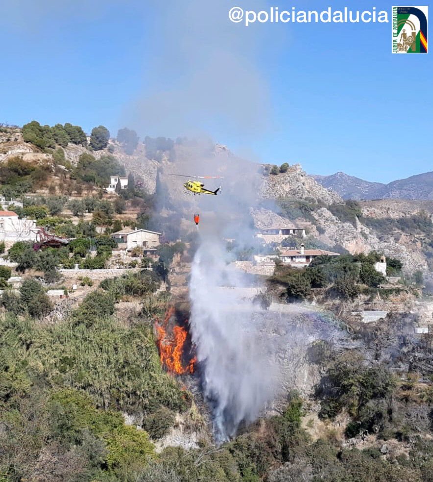 policiandalucia's tweet photo. 👮🏼‍♂️#PolicíaAndalucía✅y la #BIIF esclarecen #IForestal🔥en el Paraje de “Los Molinillos” en #Conchar (#Granada)originado por la quema de restos de poda🌿

Agentes del #ÁreaDeMedioAmbiente toman declaración como investigado al responsable e informan de ello a la autoridad judicial https://t.co/FRIKqwnHVO