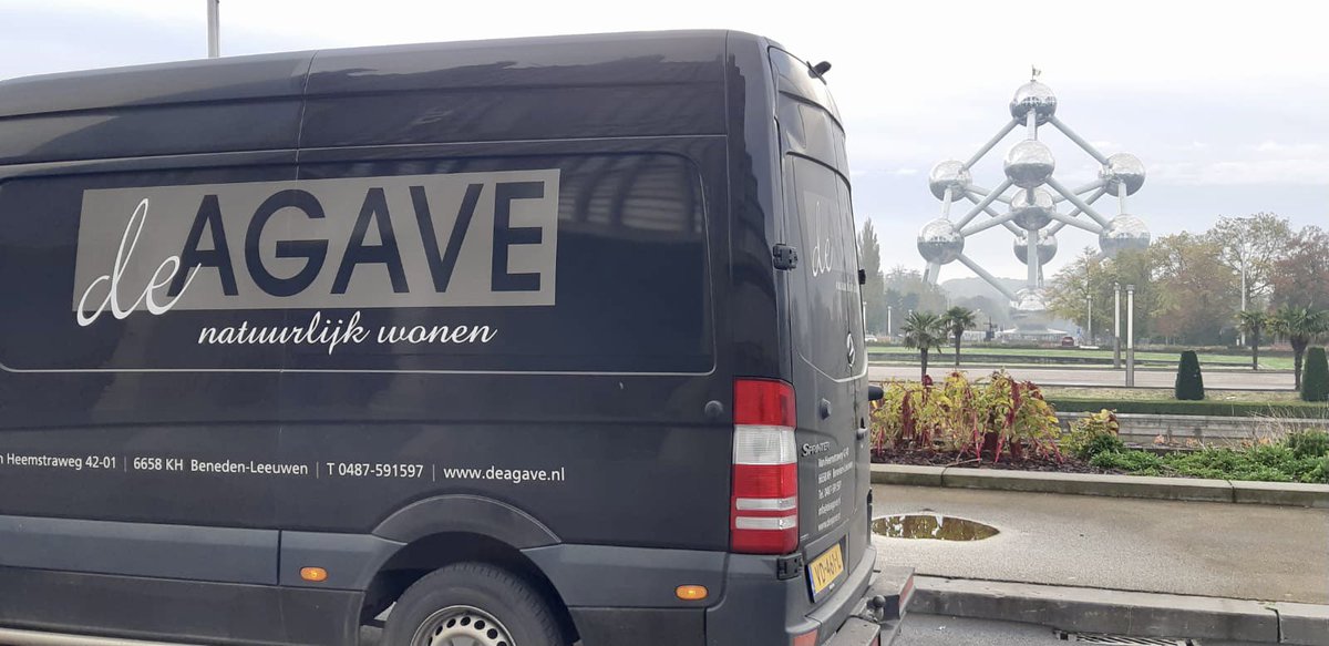 Hele speciale kerstballen gespot door ons team in Brussel…..😉