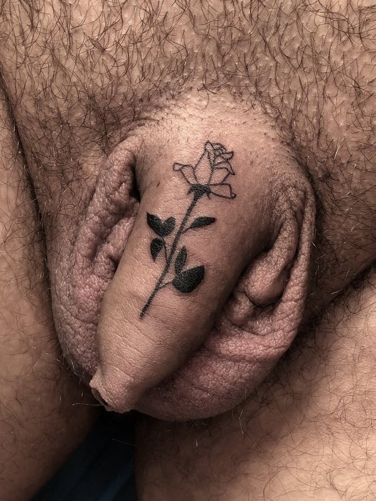 EnjoyCockaCola's tweet photo. He’s got a special rose, just for you… https://t.co/gi99rBdOre