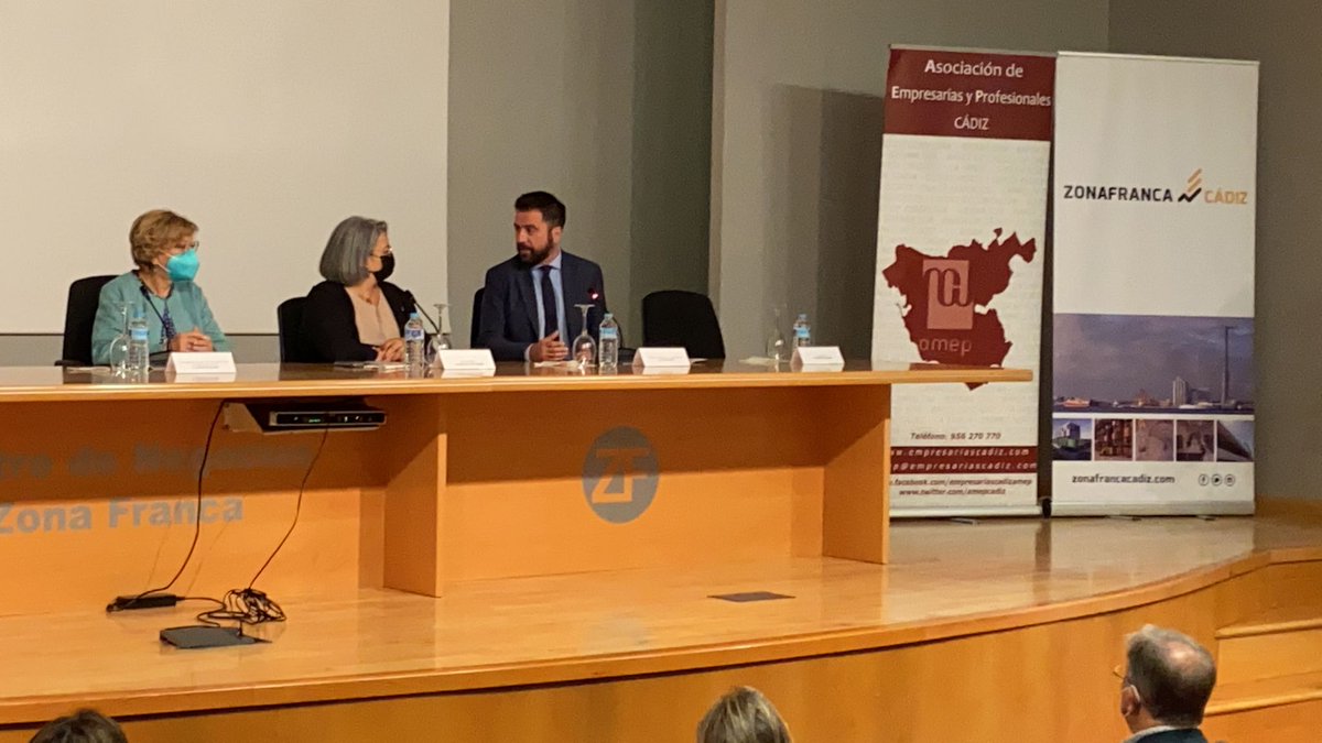 El delegado <a href="/Fran_Gonzalez_P/">Fran González</a> ha dado la bienvenida al público asistente al Foro FEM de <a href="/amepcadiz/">AMEPCádiz</a>, foro de reflexión y debate que se celebra en nuestro edificio Heracles y ha animado a seguir avanzando en la igualdad real entre mujeres y hombres👫