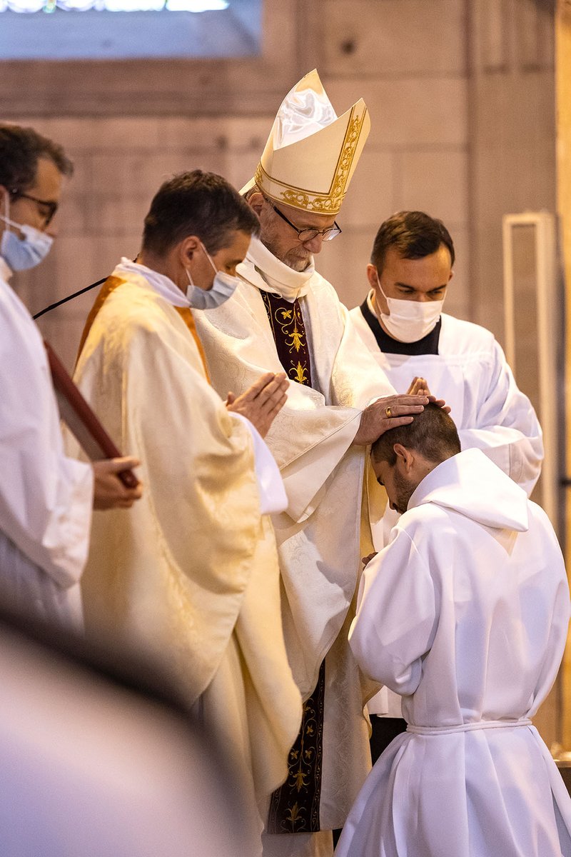 😃 Grande joie dans le <a href="/Diocese_85/">Diocèse de Luçon - Eglise Catholique en Vendée</a> avec l'#ordination diaconale en vue du sacerdoce de Fr Jean-Maxime, Oblat de St Vincent à #LaRochesurYon ce 30 octobre 2021 ! 👉 egliseenvendee.fr/ordination-du-… #prêtre #diacre