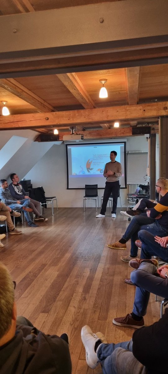 rinoborini's tweet photo. WAU @MarkusSchwab77, CEO @yuh_app redet Tacheles auf der Study Tour #HWZdigitalfinance @fhhwz 🔥🔥 Er beweist mit Yuh, wie Banking aussehen muss. Natürlich gibts auch ein Primeuer: Nächste Woche kaufe ich Lindt&amp;Sprüngli Aktie bei Yuh, wieso: Bleib neugierig 😎#MakeBankingSexy https://t.co/dLrT33DJdh