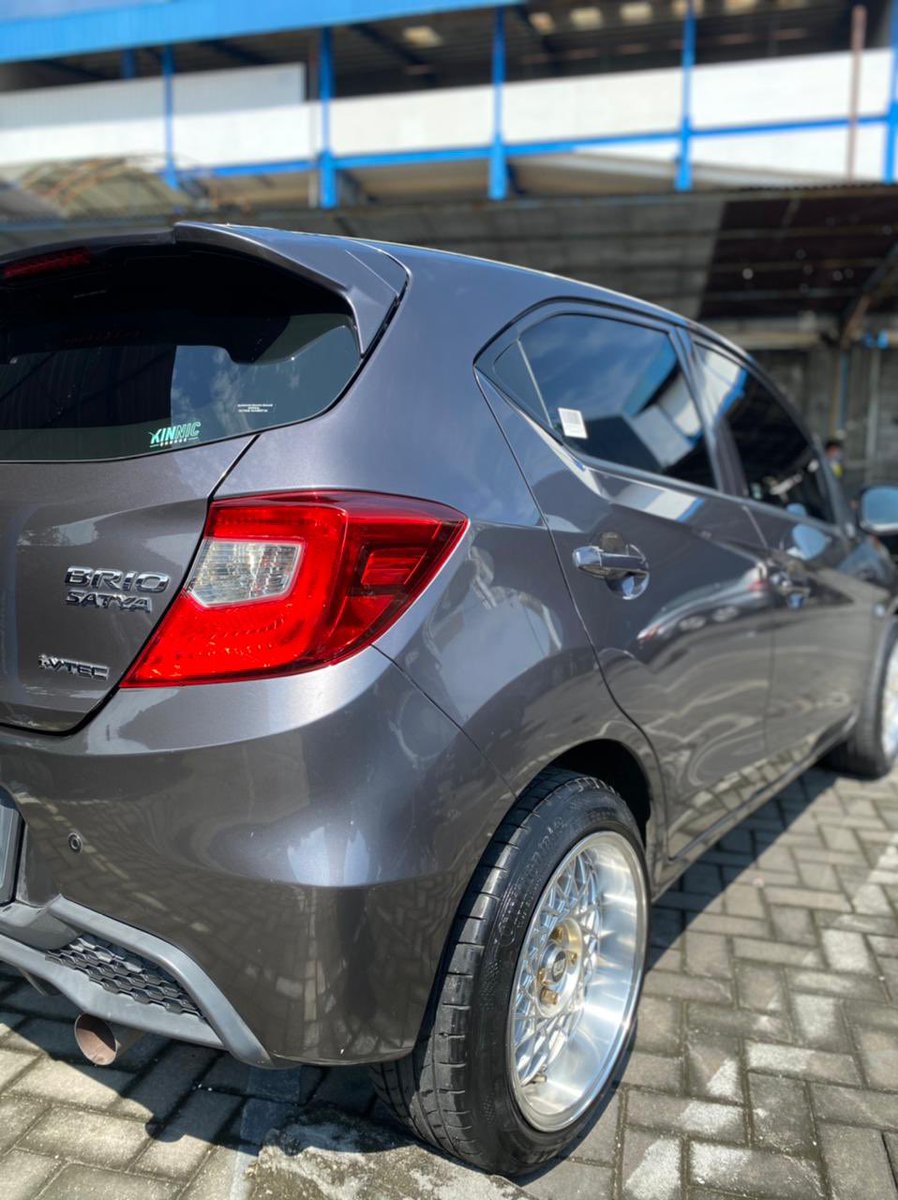 SullivanAkbar's tweet photo. Ini detail lainya foto mobil saya https://t.co/JXlXFLoPq7
