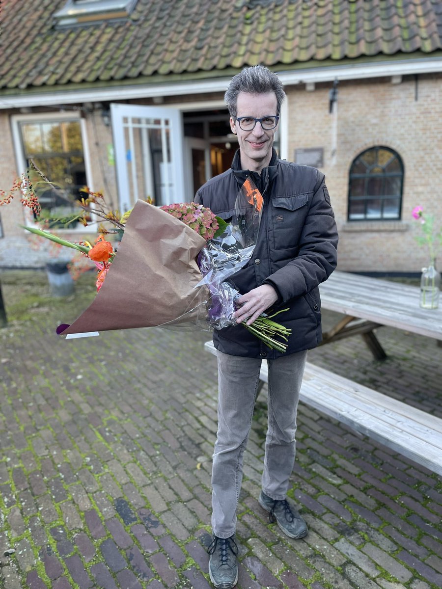 J U B I L E U M | Juf Anneloes &amp; meester Wim werken allebei 25 jaar in het onderwijs! Van harte gefeliciteerd met deze mijlpaal! Zowel het team als de kinderen hopen nog lang van deze top leerkrachten te mogen genieten! 👏🏼 #jubileum #basisonderwijs #toppers