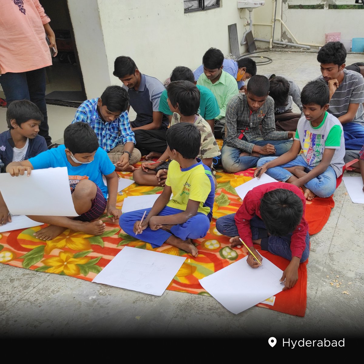 FeedingIndia's tweet photo. Some more shots from the company-wide drive!
#SabkiDiwali https://t.co/tXcXUw27S0