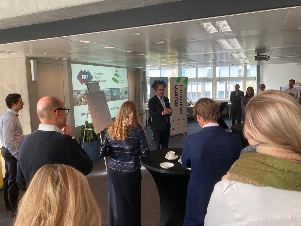 klaverp's tweet photo. Ondertekening Internationaal Talent Programma https://t.co/DYxZuizKJ4