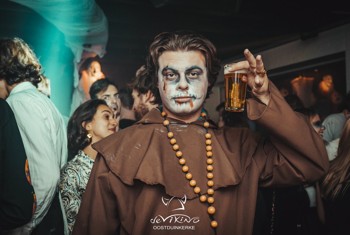 amandineblan's tweet photo. Halloween is my favourite event to photograph for sure✌🏻 https://t.co/MQe3878AXu
